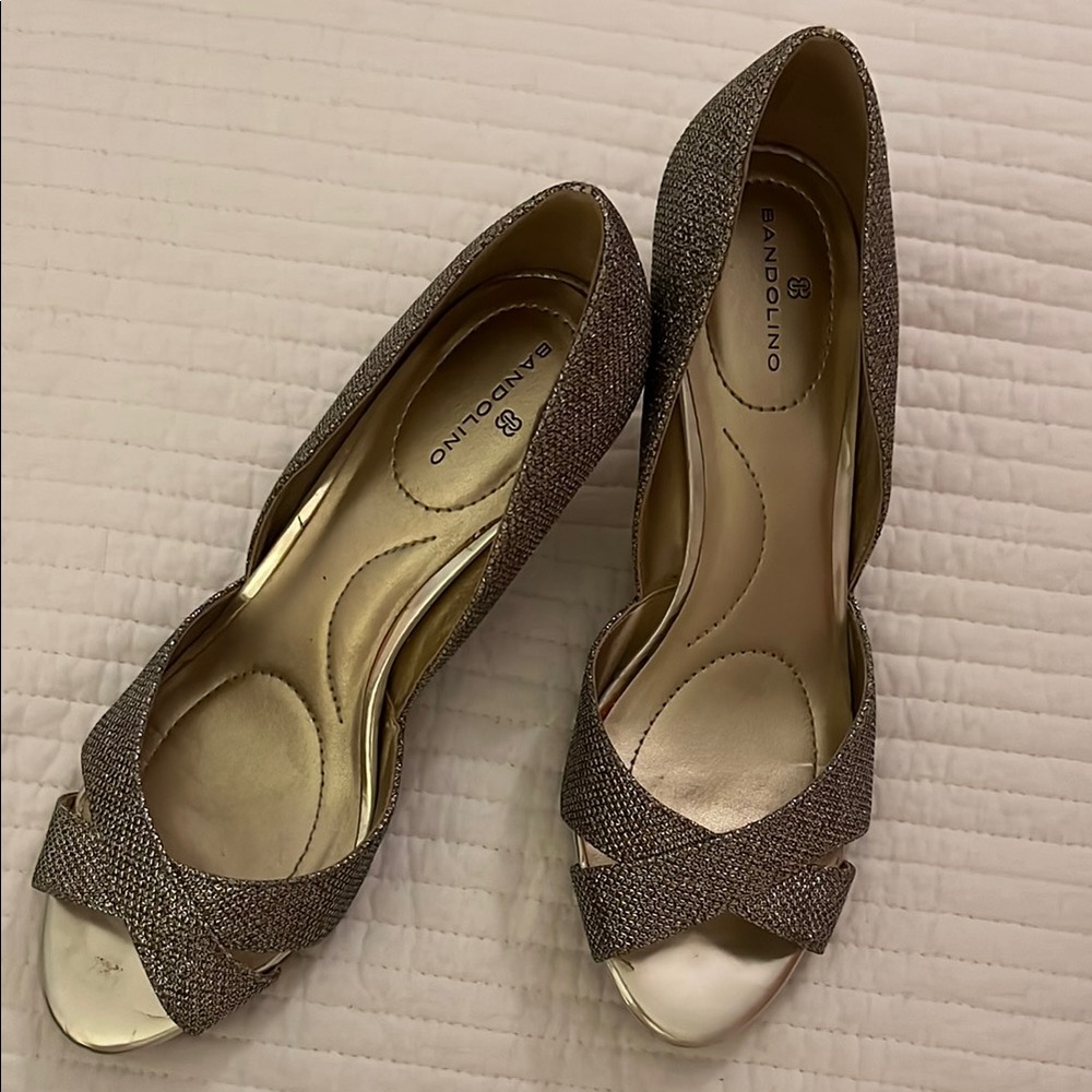 35# Bandolino Gold Heels Elegant and Stylish